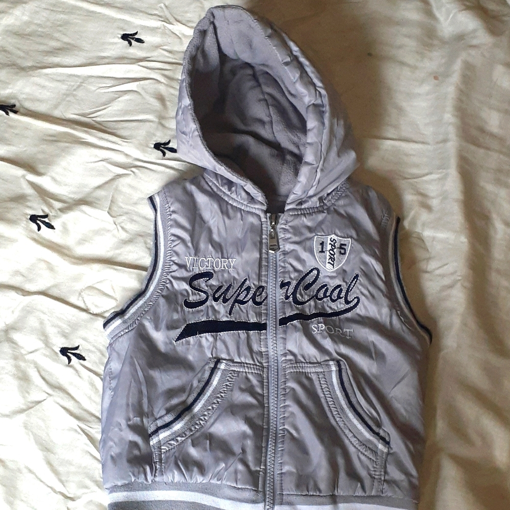 Unisex hooded vest size 7/8